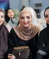 Ashanty kembali mencuri perhatian publik lewat penampilan anggunnya saat menghadiri kajian bersama sejumlah sahabat, seperti Nagita Slavina, Tya Ariestya, Paula Verhoeven, dan lainnya.  [@ashanty_ash].