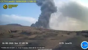 Anak Krakatau Erupsi 4 Kali dalam Sehari, Waspada Radius Bahaya