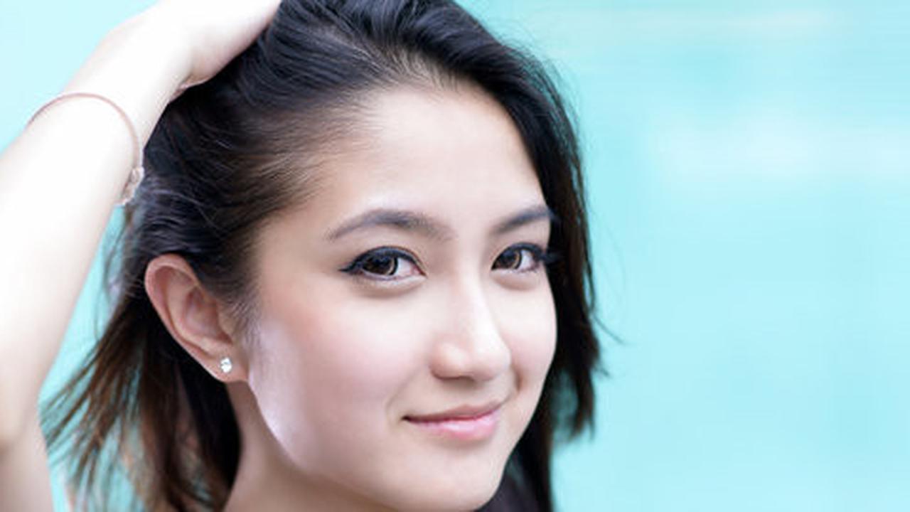 Perempuan langsing itu cantik
