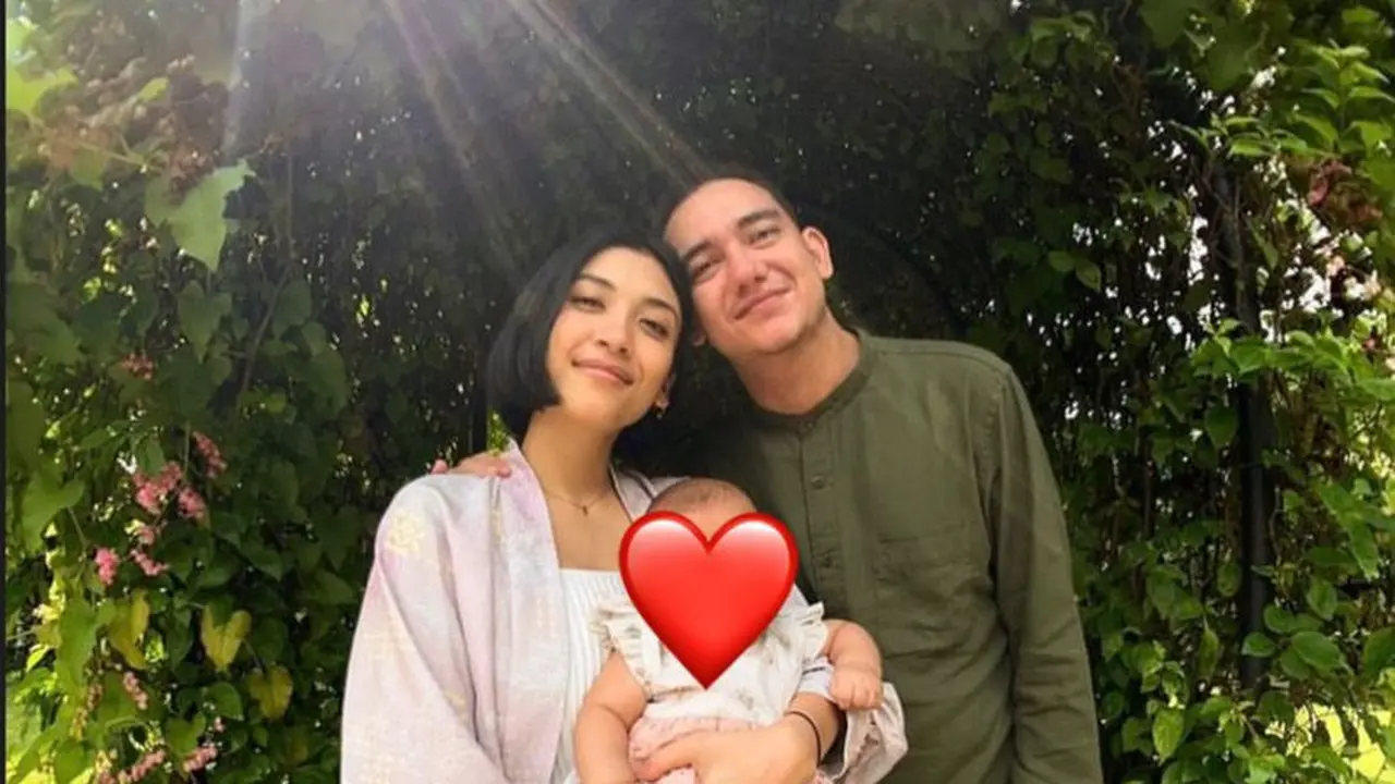 Adipati Dolken berencana mengarahkan anaknya nanti untuk mengambil pendidikan luar sekolah seperti Les atau Homeschooling. (Instagram.com/@adipati)