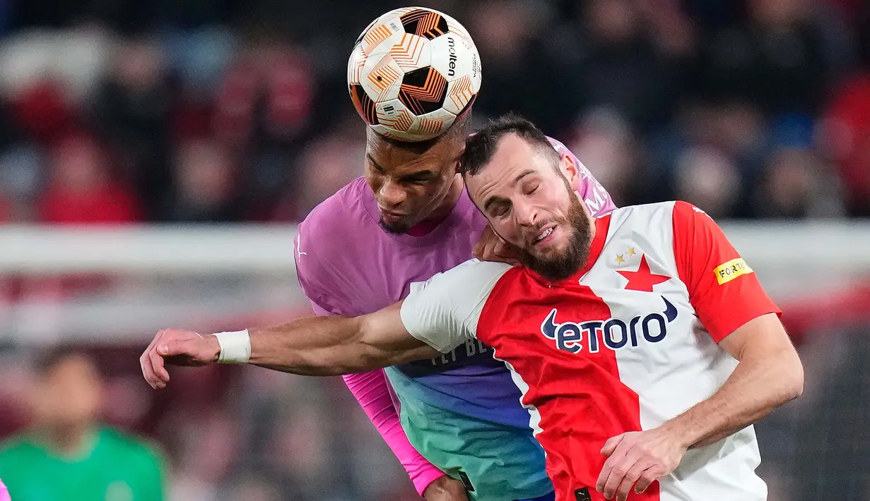 Kemenangan ini memastikan langkah I Rossoneri untuk melaju ke ke babak perempat final Liga Europa 2023/2024. (AP Photo/Petr David Josek)
