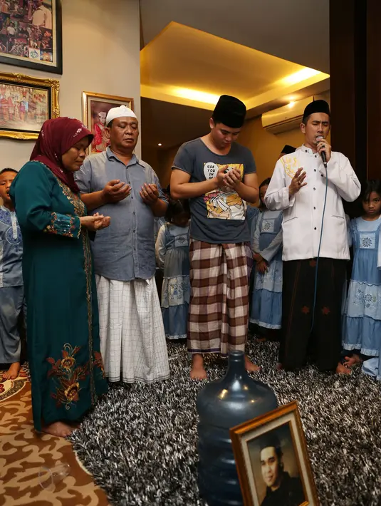 Semua berharap Olga tenang di alam sana (Foto: Muhammad Akrom Sukarya)