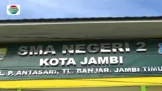 Orangtua calon siswa kecewa terhadap keputusan pihak SMA Negeri 2 Jambi, yang tidak meluluskan calon siswa dari Kota Jambi Timur.