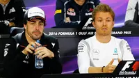 Nico Rosberg (kanan), lebih memilih Fernando Alonso sebagai rekan setim baru Lewis Hamilton di Mercedes ketimbang Valtteri Bottas. (Autosport)