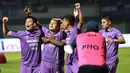 <p>Pemain Persita Tangerang, Ezequiel Vidal (tengah) melakukan selebrasi usai mencetak gol ke gawang Dewa United dalam laga pekan ke-3 BRI Liga 1 2022/2023 antara Persita Tangerang melawan Dewa United di Indomilk Arena, Tangerang, Minggu (7/8/2022) malam WIB. (Bola.com/M Iqbal Ichsan)</p>