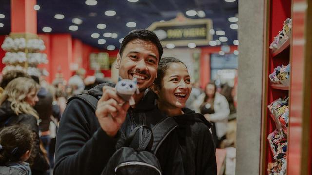 [Bintang] Putri Marino dan Chicco Jerikho