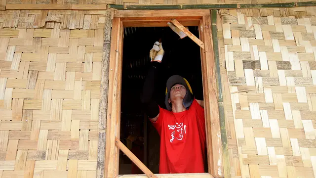Prudential Indonesia dan Prudence Foundation melalui program Prudential Regional Volunteering memberikan bantuan berupa pembangunan hunian sementara korban gempa Cianjur. (Liputan6.com/ ist)