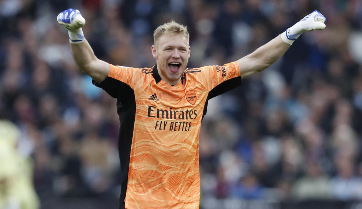 Aaron Ramsdale. Kiper berusia 24 tahun yang sejak awal musim 2021/2022 hijrah ke Arsenal usai Sheffield United terdegradasi ke Championship ini tercatat baru mengoleksi 3 caps berssama Timnas Inggris dengan torehan 2 kali clean sheet dan kebobolan 4 gol. Serupa dengan Nick Pope, dalam ajang UEFA Nations League 2022 ia juga dipercaya mengawal gawang Three Lions dalam 2 laga. Besar kemungkinan mereka berdua yang akan dipertimbangkan oleh Gareth Southgate untuk menjadi kiper utama Inggris di Qatar nanti. (AFP/IK Images/Ian Kington)