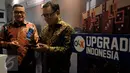 Presenter Tanah Air, Farhan, selaku pengguna aplikasi OLX (kiri) dan CEO OLX Indonesia, Daniel Tumiwa berbincang usai acara Peluncuran OLX Upgrade Indonesia, Jakarta, (14/8/2015). (Liputan6.com/Johan Tallo)