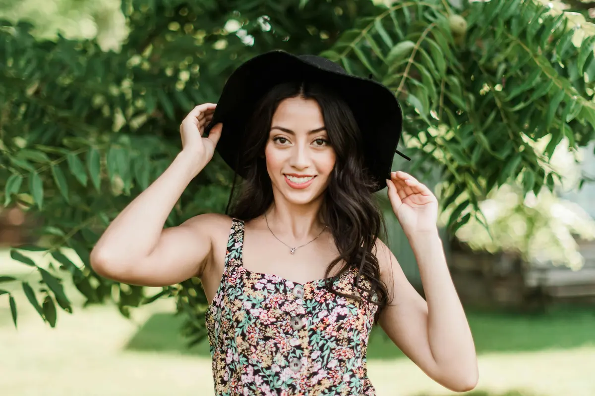 awet muda tersnyum cantik