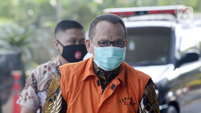 Mantan Sekretaris MA Nurhadi saat akan menjalani pemeriksaan penyidik di Gedung KPK, Jakarta, Selasa (30/6/2020).