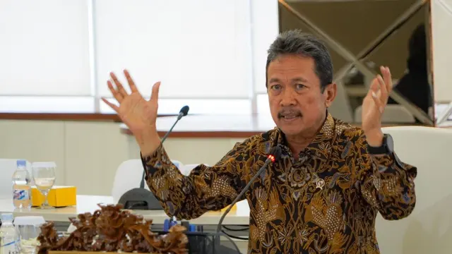 Menteri Kelautan dan Perikanan Sakti Wahyu Trenggono menerima audiensi sejumlah nelayan di Kementerian Kelautan dan Perikanan (KKP) pada  Senin (16/1/2023). (Dok KKP)