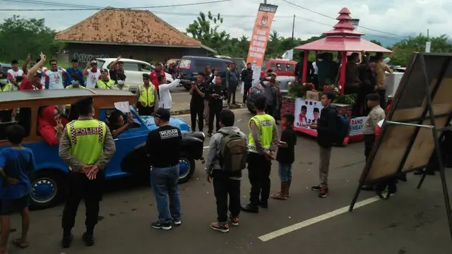 Oplet si doel anak sekolahan ikut pawai pilkada banten 2017