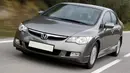 Honda Civic generasi ke delapan berkode FD ini memiliki julukan unik di Indonesia yaitu Civic Batman. Sebutan ini muncul karena lampunya yang dianggap menyerupai mata batman. Civic FD memiliki interior bertumpuk yang sangat futuristis di eranya. Generasi ini dilengkapi dengan varian mesin hybrid untuk pasar luar negeri, sementara di Indonesia hanya mengandalkan unit mesin 1.800cc sebelum facelift dan 2.000cc setelah facelift. Mobil ini diproduksi sejak 2006 hingga 2011. (Source: vnexpress.net)