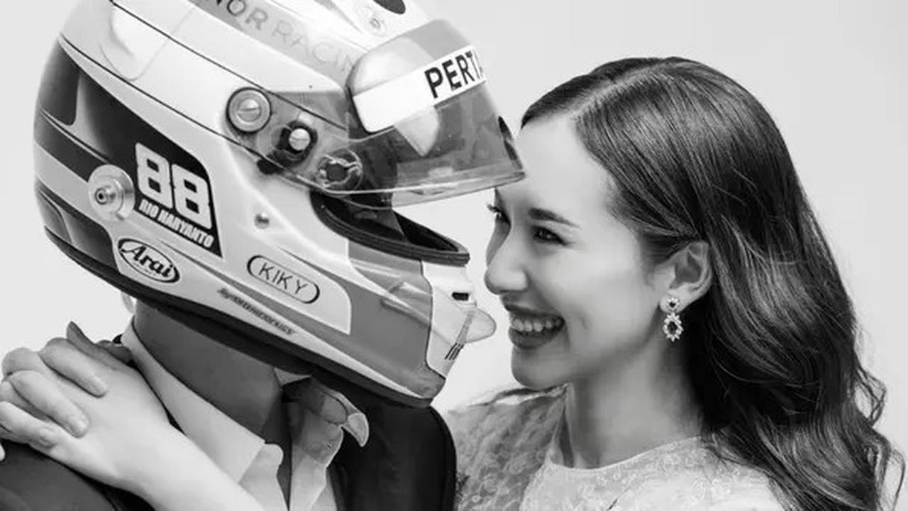 Potret Unik Prewedding Rio Haryanto dan Athina, Bawa Kesan Romantis dengan Sentuhan Balap