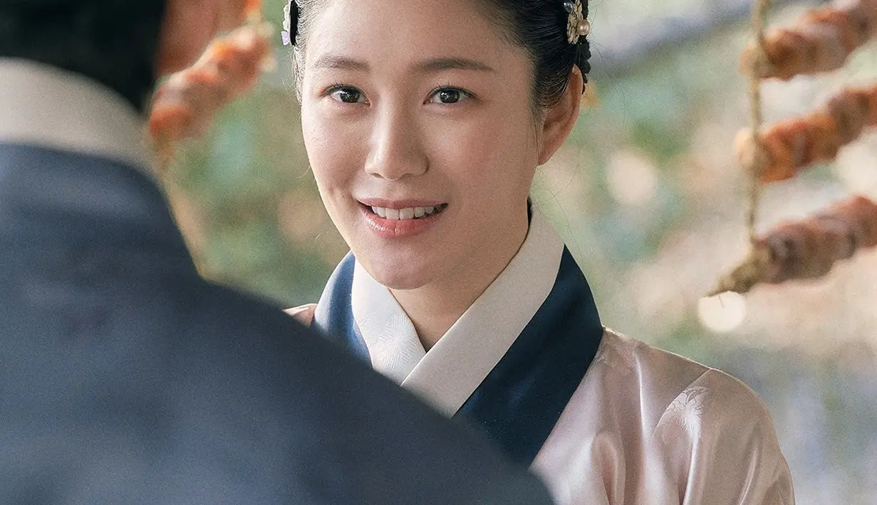Yang terakhir menampilkan Lee Da In sebagai Kyung Eun Ae, tunangan Nam Yeon Joon dan sahabat Yoo Gil Chae. Kyung Eun Ae adalah wanita bijak dan baik hati yang melihat sisi terang dunia. (Foto: MBC via Soompi)
