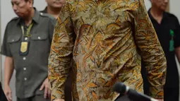 Basuki Tjahaja Purnama atau Ahok berjalan menuju kursi terdakwa untuk menjalani sidang lanjutan kasus dugaan penodaan agama di Auditorium Kementan, Jakarta, Selasa (11/4). Sidang ke-18 ini beragenda pembacaan tuntutan. (Liputan6.com/Pool/Raisan Al Farisi)