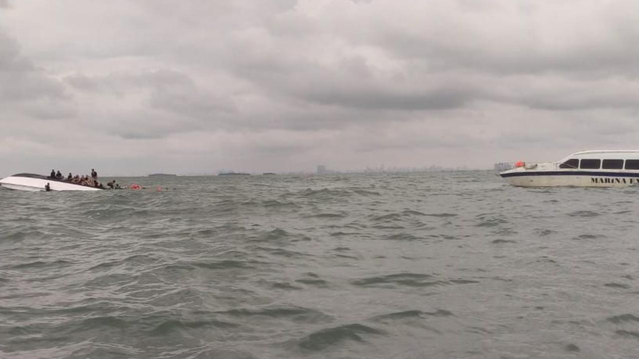 Menurut dia, kapal berlayar dari Asha Resort Pulau Payung Kepulauan Seribu Selatan menuju Pantai Mutiara Jakarta Utara.<br>