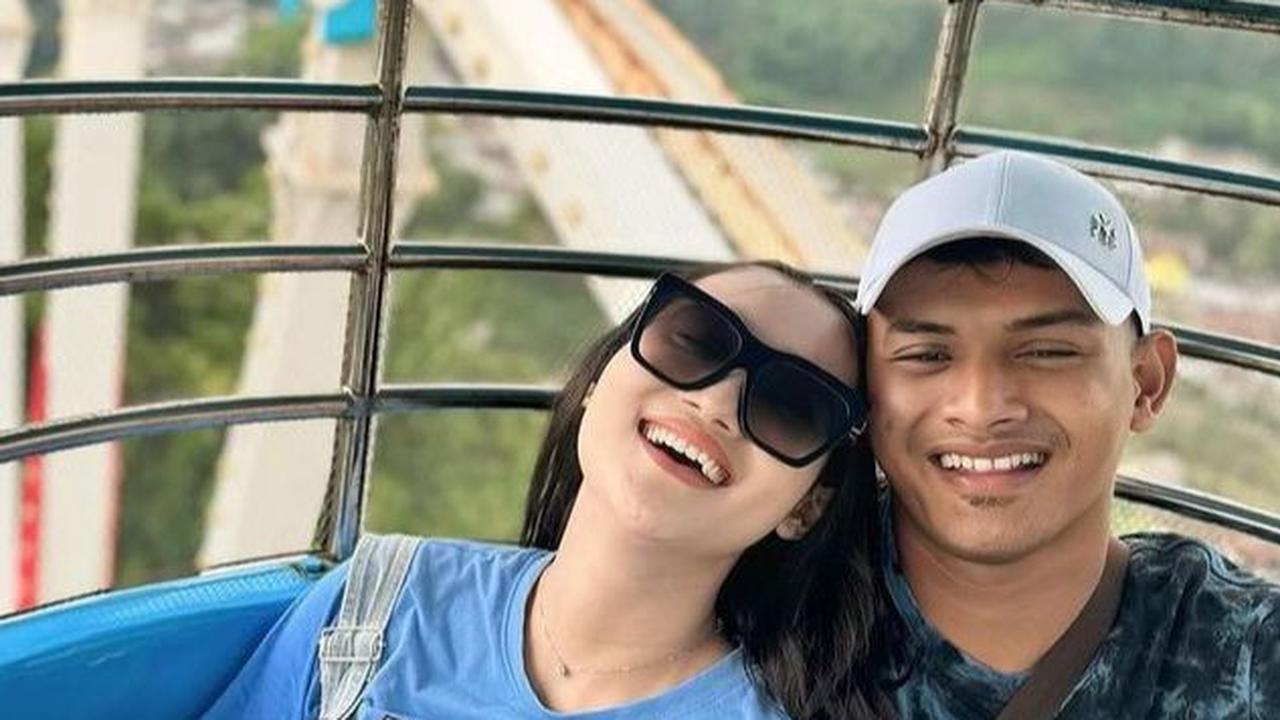 Terlihat Romantis