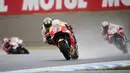 Pebalap Repsol Honda, Marc Marquez, saat balapan MotoGP Jepang di Sirkuit Motegi, Minggu (15/10/2017). Andrea Dovizoso menyelesaikan balapan dengan catatan waktu 47 menit 14,236 detik. (AP/Shizuo Kambayashi)