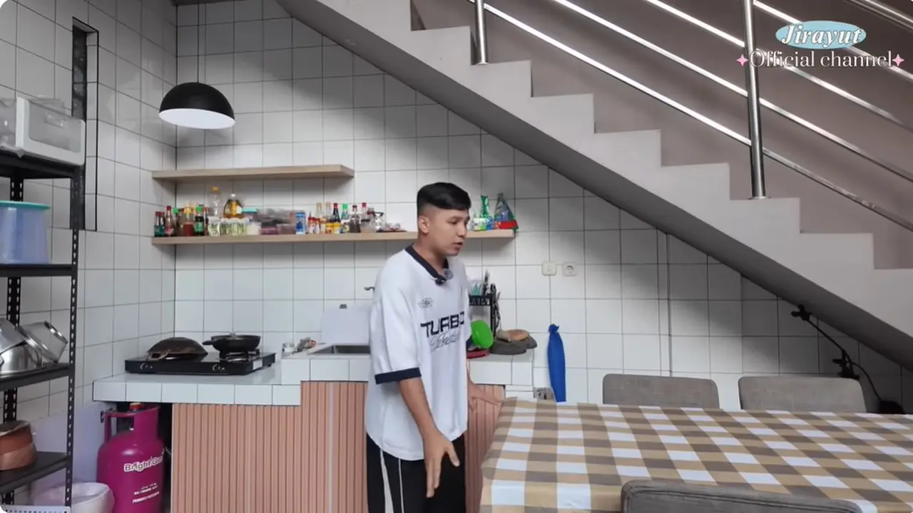 6 Potret Dapur dan Meja Makan Rumah Baru Jirayut, Ada di Area Indoor dan Outdoor