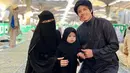 Potret kompak Atta, Aurel dan Ameena di Masjidil Haram (Sumber: Instagram/attahalilintar)