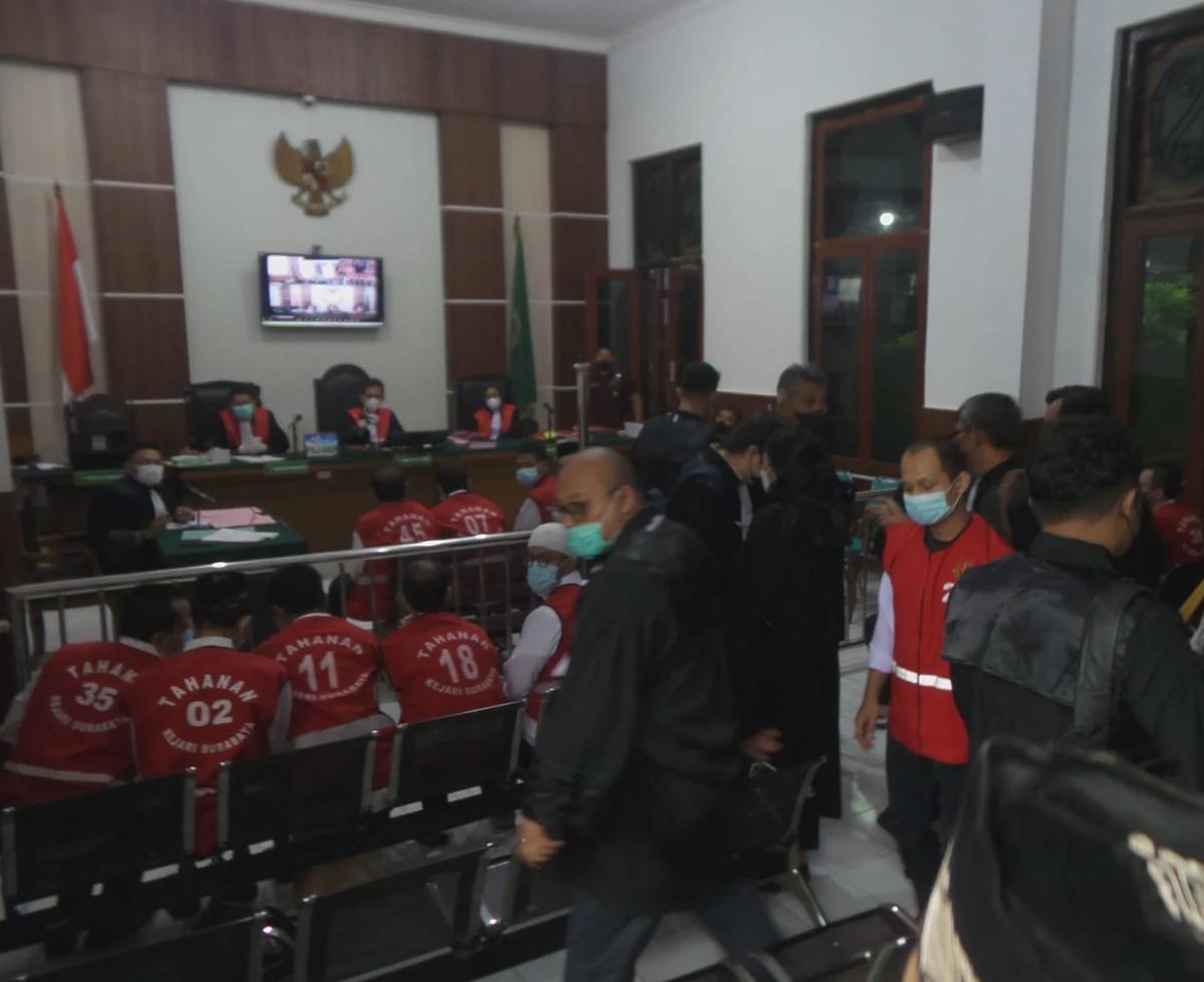 25 Terdakwa Pesta Gay Siwalan Party