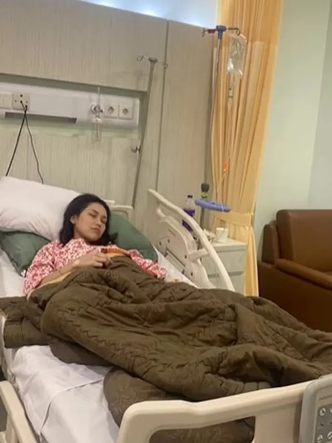 Ayu Ting Ting dirawat karena tipes (Instagram/mom_ayting92_)