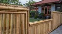 8 Desain Pagar Bambu Sederhana Depan Rumah, Bikin Tampilan Jadi Antik di 2025