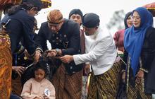 AHY Potong Rambut Gimbal Bocah di Acara Dieng Culture Festival 2025