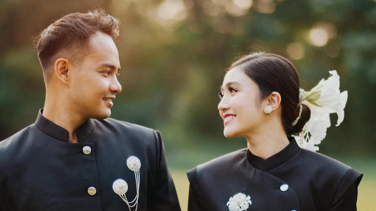 Penampilan Elegan Febby Rastanty dan Drajad Djumantara saat Prewedding, Kompak Pakai Beskap Modern Hitam dengan Kain Batik