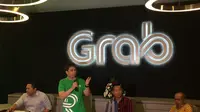 Ridzki Kramadibrata, Managing Director Grab saat memberikan pernyataan resmi di konferensi pers yang diadakan di kantor Grab, Lippo Building, Jakarta, Jumat (17/3/2017). (Liputan6.com/Jeko Iqbal Reza)