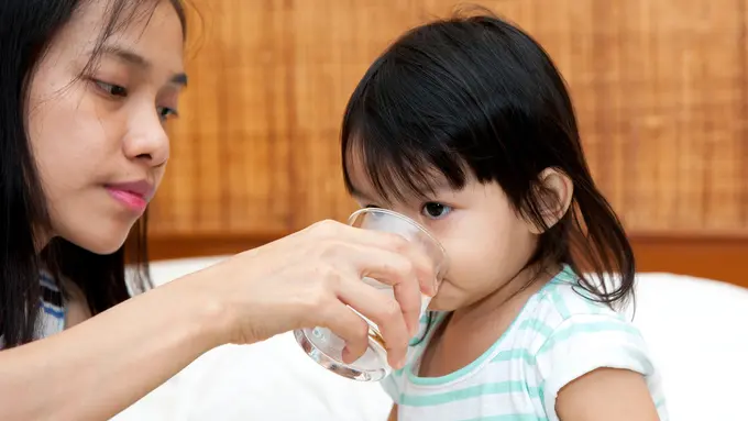 Kiat Sukses Menyapih si Kecil Tanpa Rewel (Noophoto/Shutterstock)