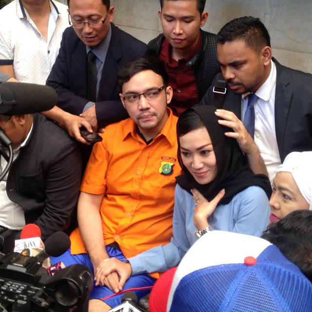 Terungkap Ini Penyebab Cerai Sandy Tumiwa Dan Diana Limbong Showbiz Liputan6 Com Karena hujan selalu mengingatkannya pada sesosok orang yang selalu mengharapkan hujan. penyebab cerai sandy tumiwa