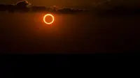 Dalam dunia astronomi, gerhana matahari merupakan fenomena yang sangat sepektakuler. 