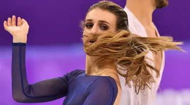 Atlet ice dancer Prancis, Gabriella Papadakis saat tampil bertanding untuk nomor ice dance free dance di Olimpiade Musim Dingin Pyeongchang 2018, Selasa (20/2). Tampil di Olimpiade PyeongChang, Gabriella dua kali membuat heboh. (Mladen ANTONOV/AFP)