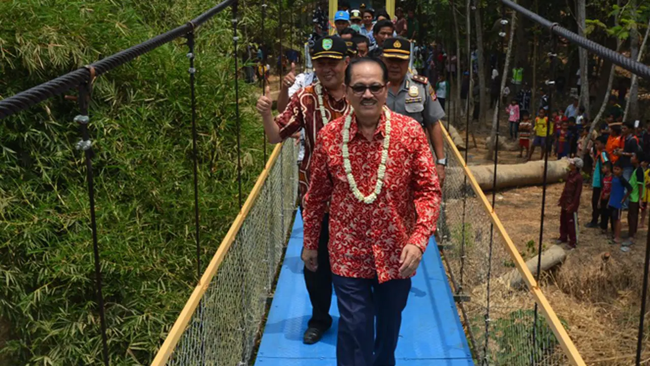 Warga Subang Bahagia, Jembatan Asa SCTV Diresmikan