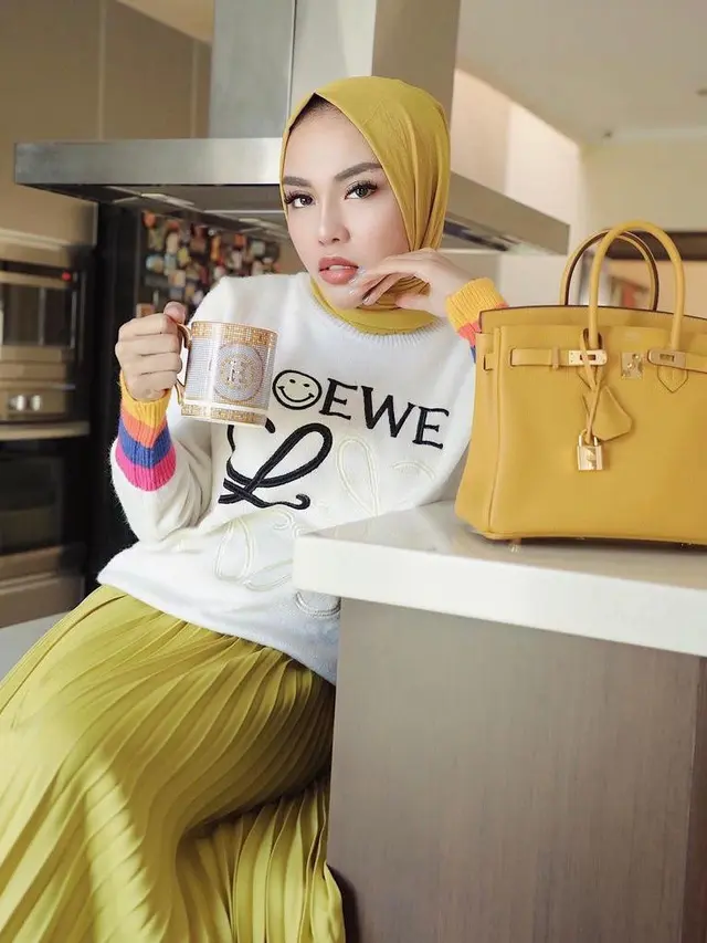 6 Potret Medina Zein Tenteng Tas Hermes Berharga Ratusan Juta Rupiah