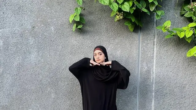 Inspirasi Outfit Ala Ayudia Bing Slamet, Si Penggemar Outfit Hitam (Instagram/@ayudiac)