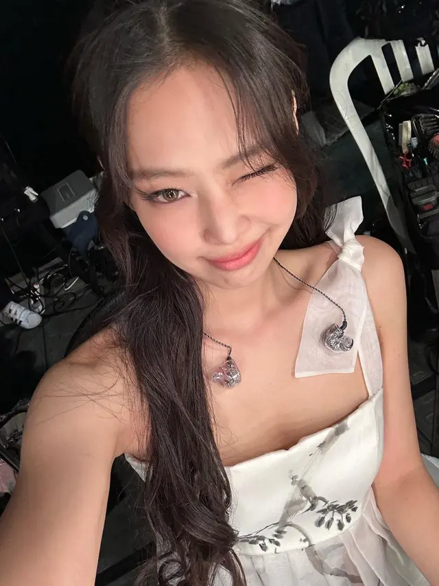 Jennie BLACKPINK Disorot karena Pipi Makin Tirus, Respons Warganet Terbelah
