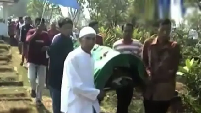 Siswa Tewas Terjatuh dari Lantai 4 - Terapi Tusuk Jarum Hewan