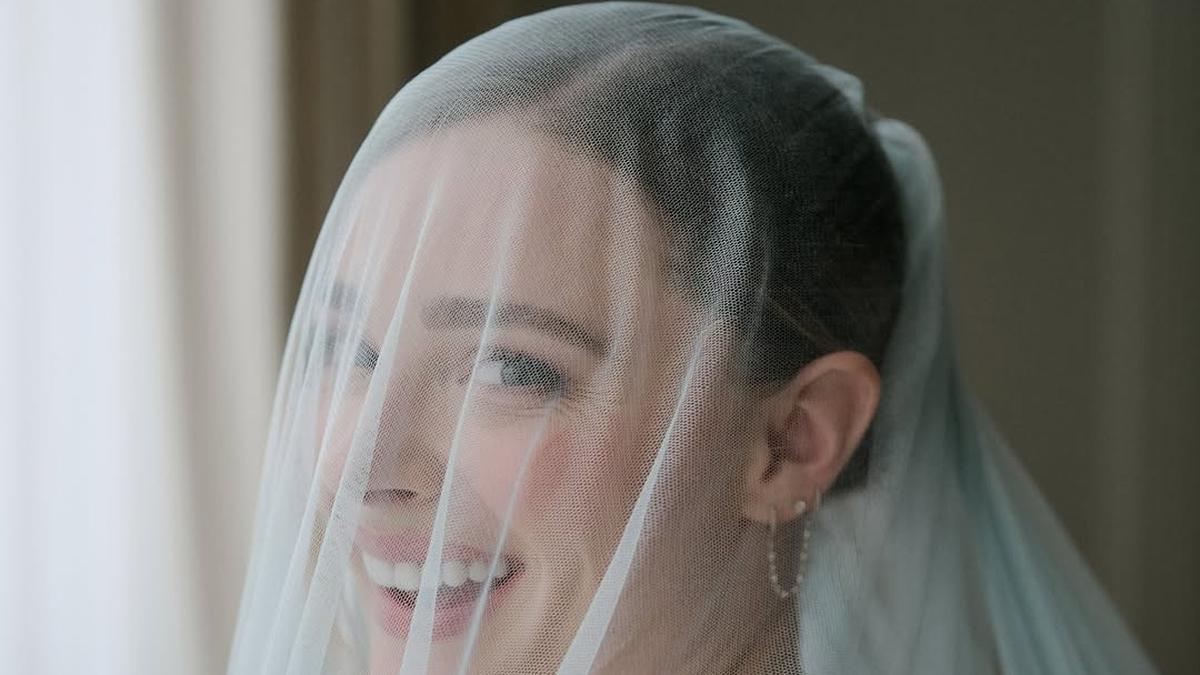 Deretan Potret Chloe Grace Moretz Bergaun Pengantin Saat Nikahi Kekasih Wanitanya