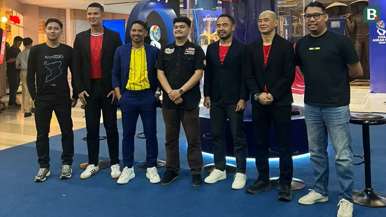 Empat legenda sepak bola ASEAN, Kurniawan Dwi Yulianto dan Ponaryo Astaman dari Indonesia, Safiq Rahim dari Malaysia, dan Baihakki Khaizan dari Singapura, meramaikan Trophy Reveal FIFA ASEAN Cup 2026 di Jakarta.
