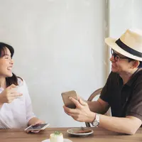 Digital nomad bisa memungkinkan kesempatan untuk bertemu teman baru/copyright freepik/jcomp