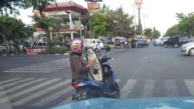 6 Kelakuan Pengendara di Marka Lampu Merah Ini Nyeleneh