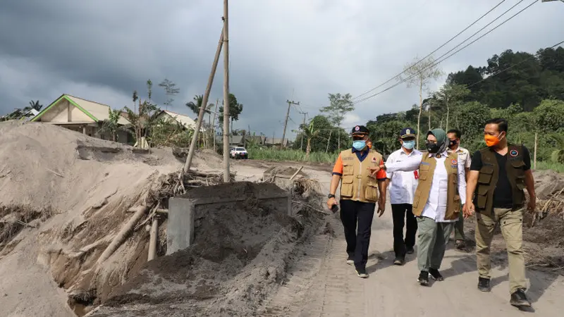 Deputi Bidang Pencegahan BNPB, Prasinta Dewi  Mnijau langsung lokasi terdampak APG Gunung Semeru (Istimewa)