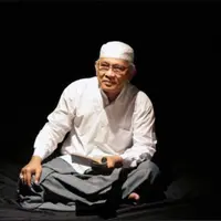 Gus Mus salah satu ulama besar panutan umat. Kata-kata bijaknya menyentuh hati. Jumatmu jadi makin sejuk, deh.