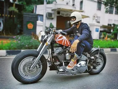 Menjadi artis papan atas membuat Tora memiliki pendapatan yang berlimpah. Tak jarang tora terlihat memiliki beberapa motor gede dan di unggah melalui akun Instagram miliknya. (Liputan6.com/t_orasudi_ro)