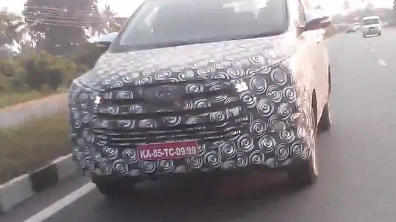 Video: Bocoran Toyota Innova 2016 Uji Jalan