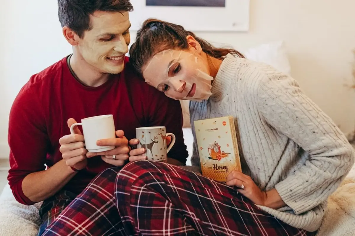 [Fimela] a couple wears skincare